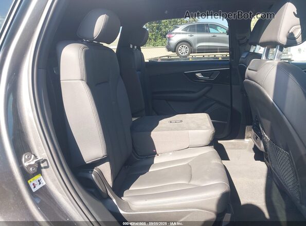 WA1LJAF71MD037555 2021 AUDI Q7 Gray Vista de la etiqueta del VIN