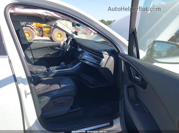 WA1LXAF77LD002743 2020 AUDI Q7 Белый Вид салона спереди