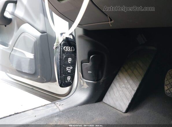 WA1LXAF77LD003469 2020 AUDI Q7 White Вид панелі приладів
