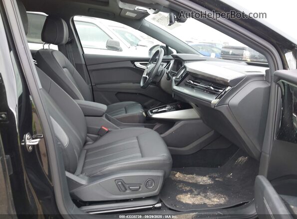 WA1M2BFZ3RP029410 2024 AUDI Q4 Черный Вид салона спереди