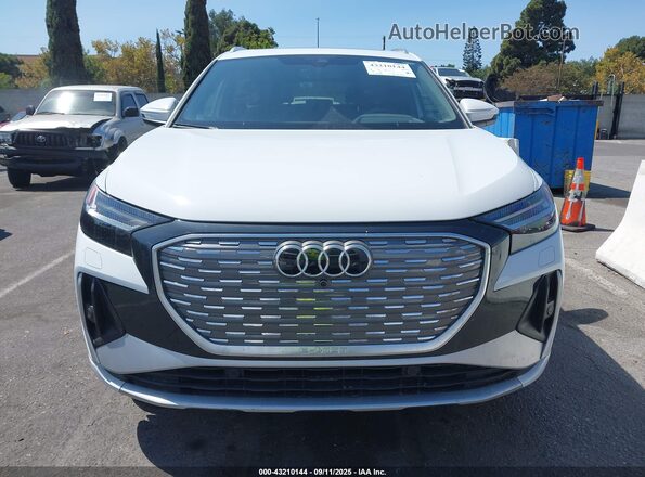 WA1M2BFZ8PP051044 2023 AUDI Q4 Белый Вид задней части салона