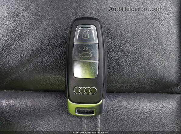 WAUGUDGY3NA016732 2022 AUDI OTHER Серый Вид панели приборов