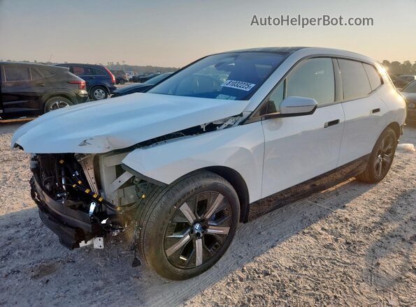 WB523CF08SCS46185 2025 BMW IX White Front left