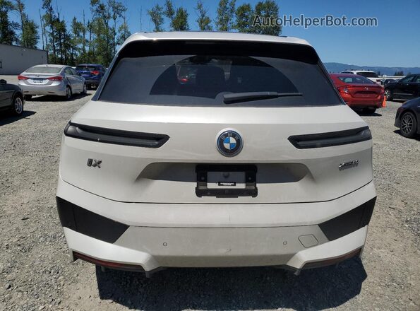 WB523CF0XRCN01588 2024 BMW IX White უკანა ხედი