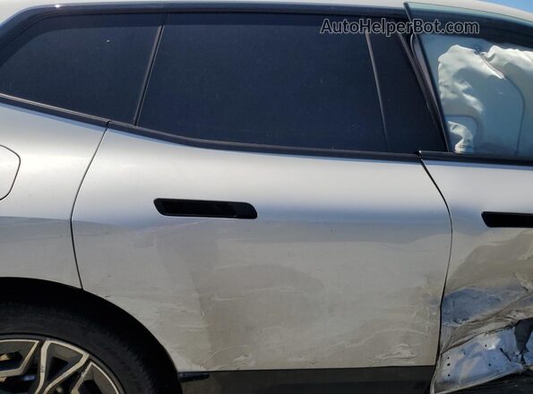 WB523CF0XRCN01588 2024 BMW IX White უკანა სალონის ხედი