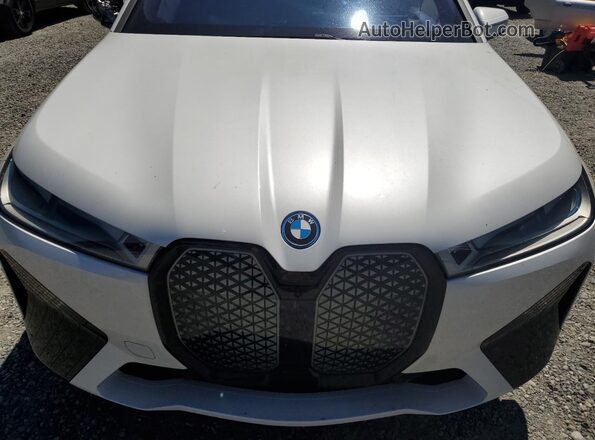 WB523CF0XRCN01588 2024 BMW IX White ძრავის განყოფილების ხედი