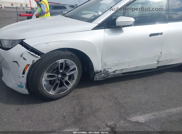 WB543CF06TCV33423 2026 BMW IX White წინა ხედი