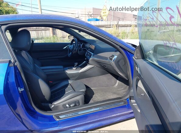 WBA13AR08MCG35752 2021 BMW M4 Синий Вид салона спереди