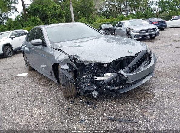 WBA13BK09PCL46381 2023 BMW M5 Gray Вид спереду