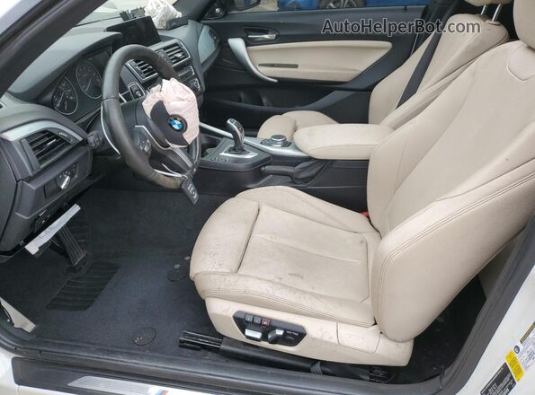 WBA2G1C35HV639549 2017 BMW M2 Белый Вид салона спереди