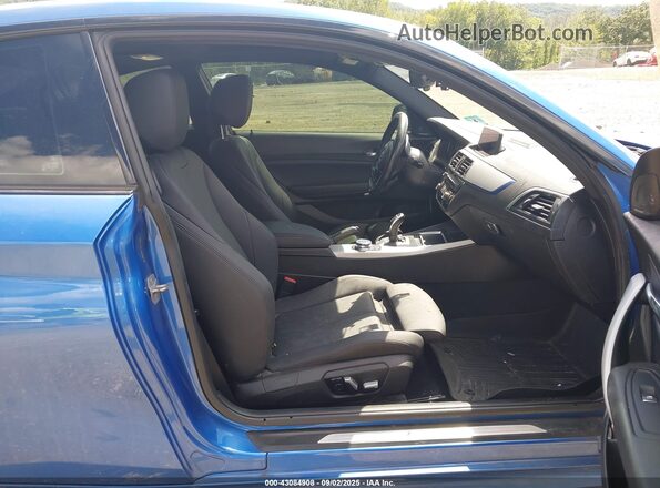 WBA2J7C55JVB28695 2018 BMW M2 Синий Вид салона спереди