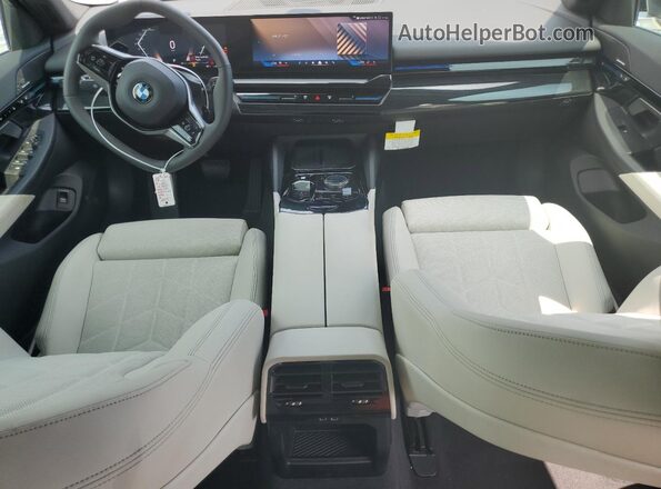WBA43FJ07RCS05785 2024 BMW OTHER Gray Widok deski rozdzielczej