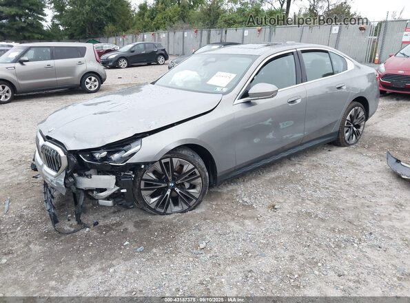 WBA53FJ02RCP18544 2024 BMW 5 SERIES Бежевый Передняя левая четверть