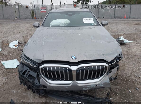 WBA53FJ02RCP18544 2024 BMW 5 SERIES Бежевый Вид щитка приборов