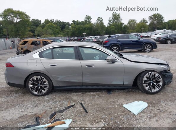 WBA53FJ02RCP18544 2024 BMW 5 SERIES Бежевый Вид задней части салона
