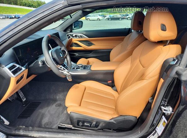 WBA63DB09SCT32426 2025 BMW M4 Black Widok wnętrza z przodu