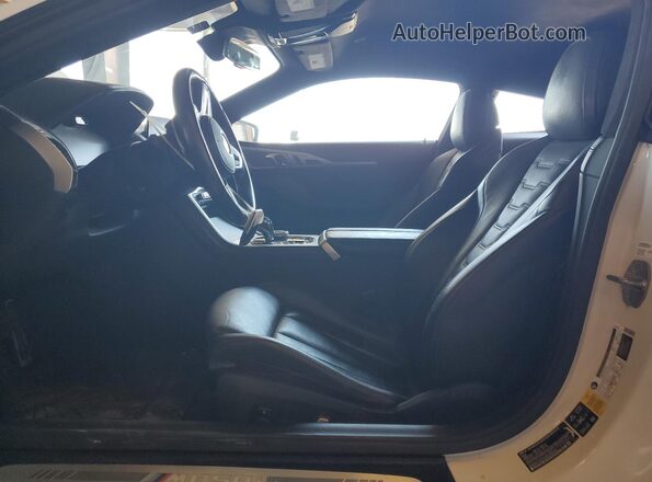 WBABC4C53KBU96642 2019 BMW M8 Белый Вид салона спереди