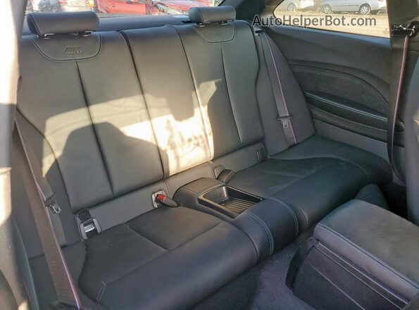 WBS2U7C05L7E57041 2020 BMW M2 White Widok tylnych siedzeń