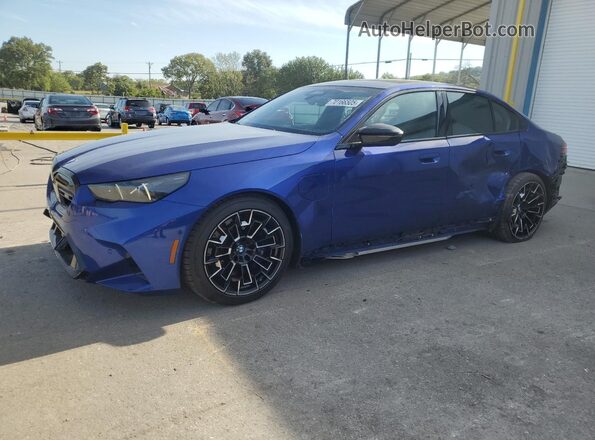 WBS83FK02SCU89103 2025 BMW M5 Blue Vista tres cuartos delantera izquierda