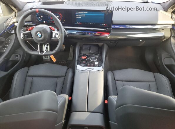 WBS83FK02SCU89103 2025 BMW M5 Blue Vista del salpicadero