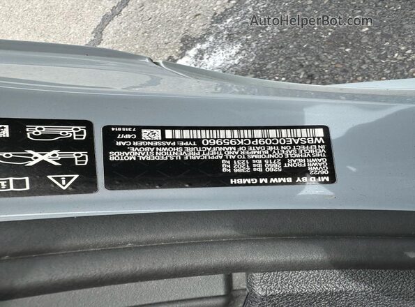 WBSAE0C09PCK95960 2023 BMW M8 Silver Widok wnętrza z tyłu