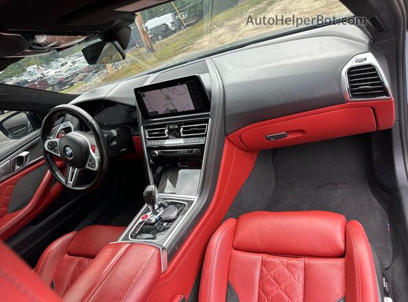WBSAE0C09PCK95960 2023 BMW M8 Silver Widok tylnych siedzeń