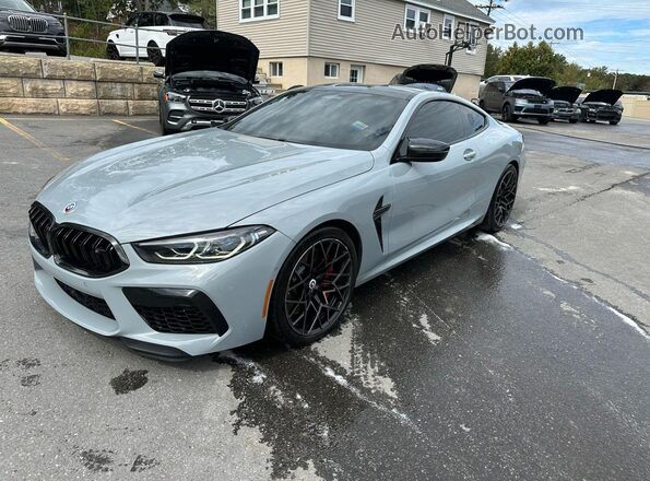 WBSAE0C09PCK95960 2023 BMW M8 Silver Przód lewy
