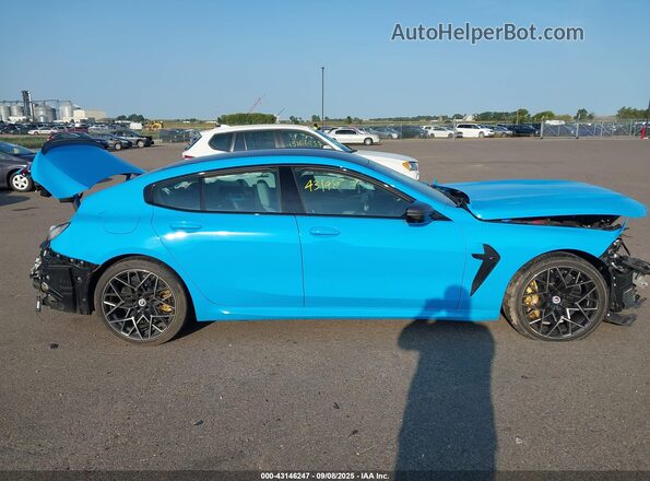 WBSGV0C08PCK98424 2023 BMW M8 Blue Widok wnętrza 360 stopni