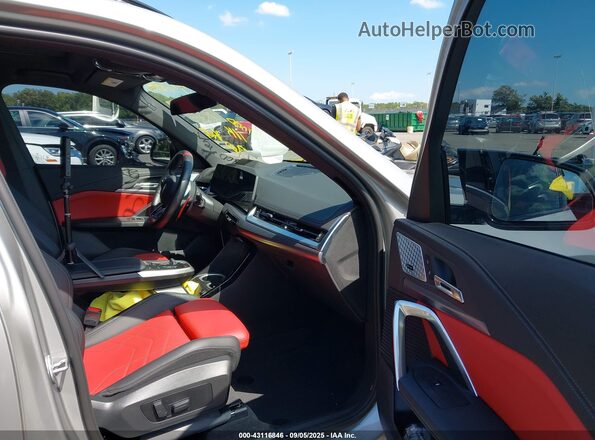 WBX13EF03S5115801 2025 BMW X1 Серый Вид салона спереди