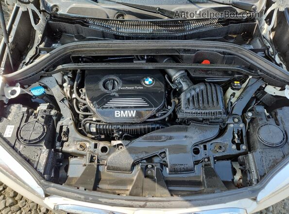 WBXHT3C30J5K28797 2018 BMW X1 White ძრავის განყოფილების ხედი