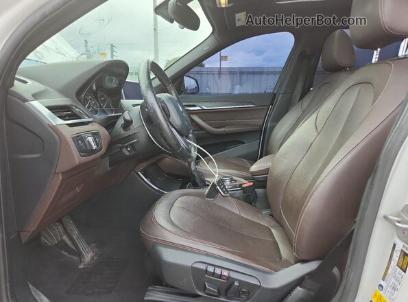 WBXHT3C36G5E47257 2016 BMW X1 Белый Вид салона спереди