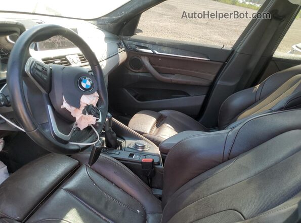 WBXHT3C3XJ5F93037 2018 BMW X1 Blue წინა სალონის ხედი