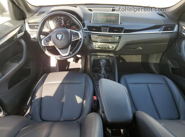 WBXHU7C50K5L11119 2019 BMW X1 White Vista del salpicadero