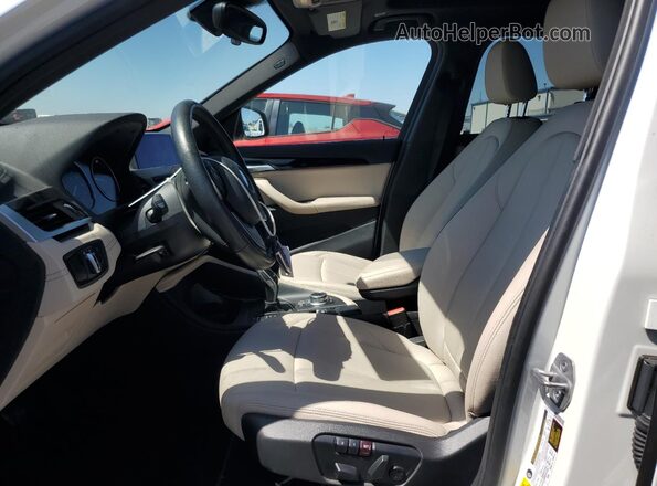 WBXJG7C05M5S81597 2021 BMW X1 White Front interior view