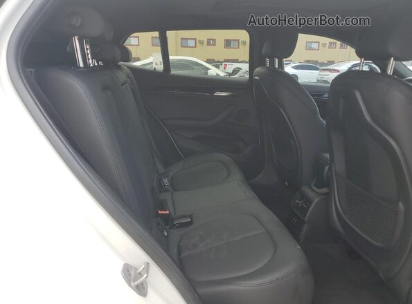 WBXYH9C09M5S42082 2021 BMW X2 White Вид задніх сидінь