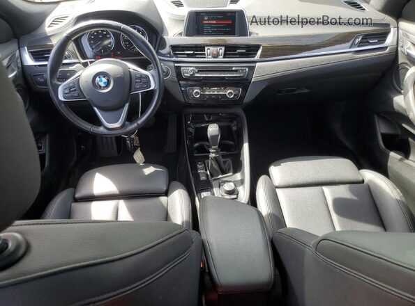 WBXYJ5C38JEF72009 2018 BMW X2 Silver Вид панелі приладів
