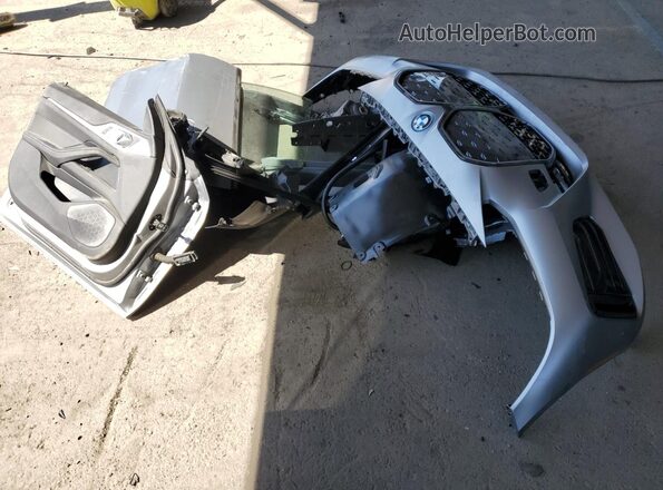 WBY43AW05RFT55891 2024 BMW I4 Silver Widok komory silnika