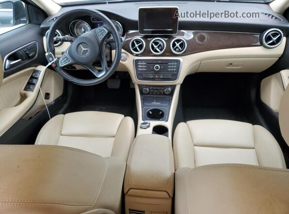 WDCTG4EB0HJ306576 2017 MERCEDES-BENZ GLA Black Widok deski rozdzielczej