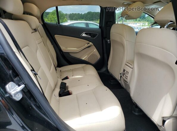 WDCTG4EB0HJ306576 2017 MERCEDES-BENZ GLA Black Widok wnętrza z tyłu