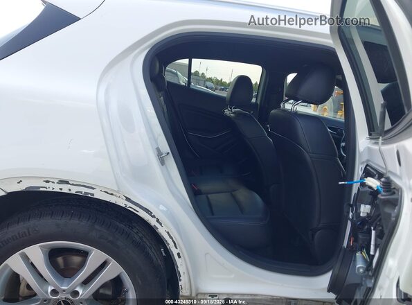 WDCTG4EB1LU025622 2020 MERCEDES-BENZ GLA 250 White VIN sticker view