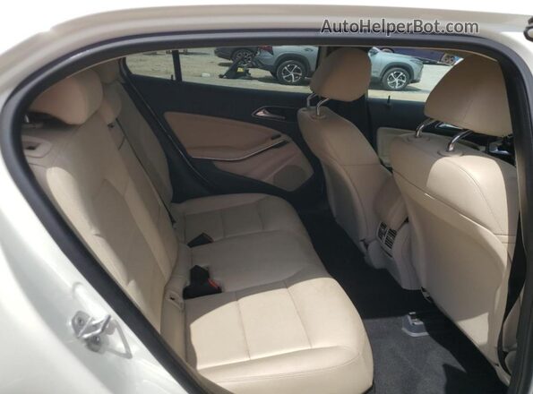 WDCTG4EB3JJ432551 2018 MERCEDES-BENZ GLA White Սալոնի հետևի տեսք