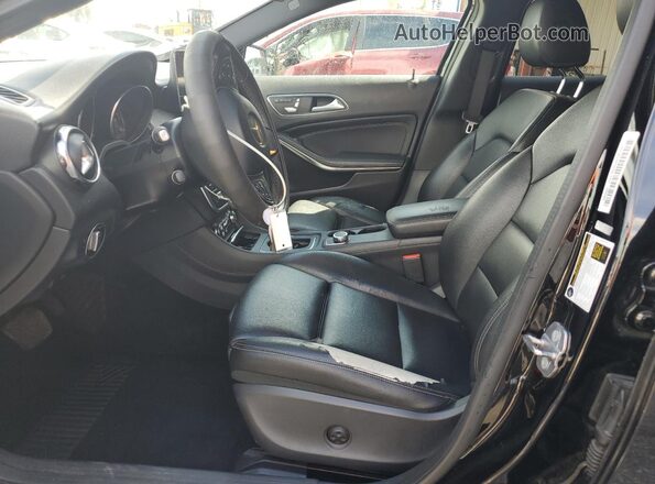 WDCTG4EB4JJ512358 2018 MERCEDES-BENZ GLA Black წინა სალონის ხედი