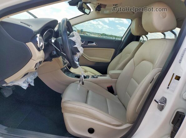 WDCTG4EB4LU026778 2020 MERCEDES-BENZ GLA Белый Вид салона спереди