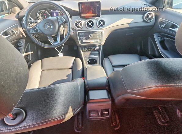 WDCTG4EB6JJ492761 2018 MERCEDES-BENZ GLA Black Vista del salpicadero