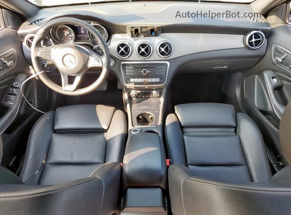 WDCTG4EB7JJ395889 2018 MERCEDES-BENZ GLA Black Vista del cuadro de instrumentos