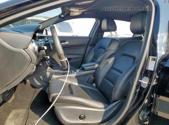 WDCTG4EB7JJ395889 2018 MERCEDES-BENZ GLA Black Vista del salpicadero