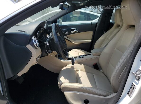 WDDSJ4EB4JN628435 2018 MERCEDES-BENZ CLA-CLASS White Widok wnętrza z przodu