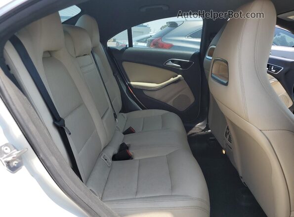 WDDSJ4EB4JN628435 2018 MERCEDES-BENZ CLA-CLASS White Widok tylnych siedzeń