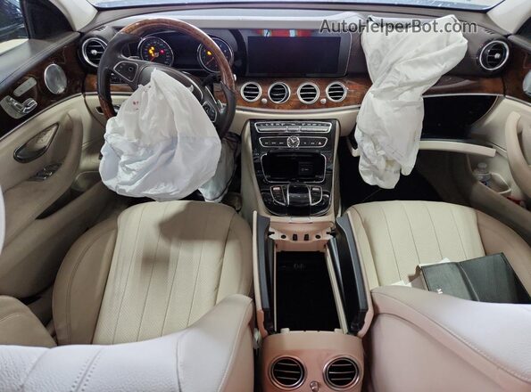 WDDZF4KB2JA398812 2018 MERCEDES-BENZ E Blue Widok deski rozdzielczej