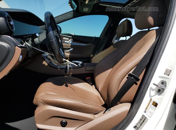 WDDZF8DB8LA702913 2020 MERCEDES-BENZ E Белый Вид салона спереди